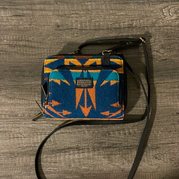 Pendleton Crossbody Purse - Picture 1 of 8